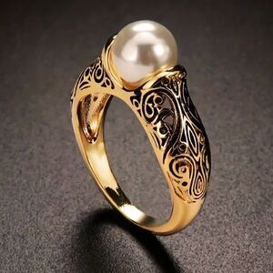 Gold Tone Pearl Ring Filigree Sculpted Mounting  Costume Jewelry Sz 7 *Last One*